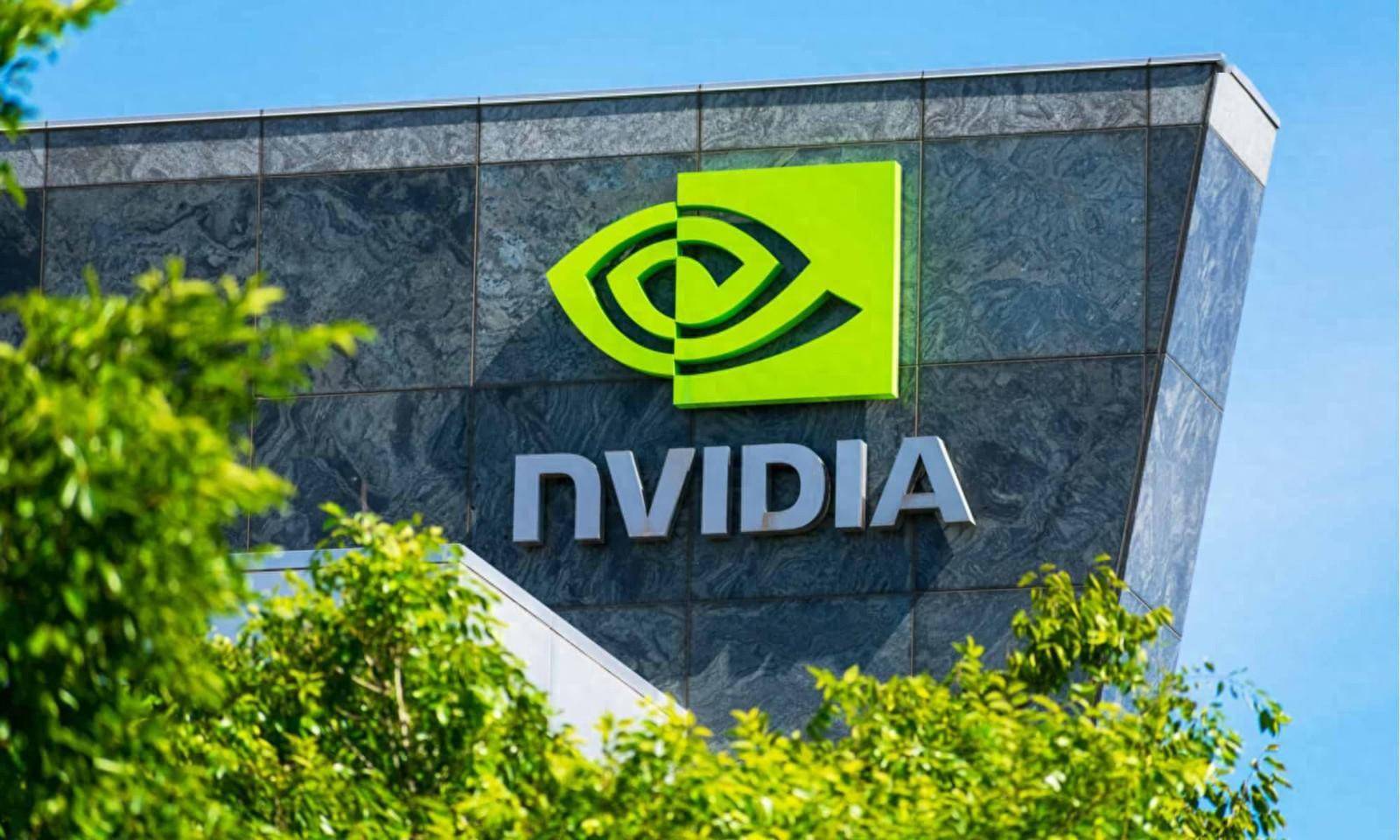 NVIDIA lance le H200, la puce IA la plus puissante au monde : des performances presque doublées par rapport au H100