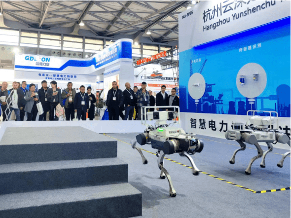 Penjaga Bawah Tanah Sukan Asia muncul di Pameran Kuasa Elektrik Antarabangsa Shanghai, menunjukkan proses penuh pemeriksaan anjing robot bagi pihak manusia