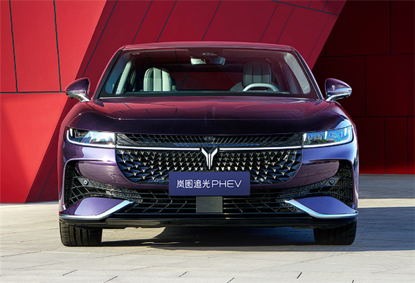 ​Lantu Automobile debuted at the Guangzhou Auto Show, and the new light-chasing PHEV was launched with a price starting from 266,900 yuan