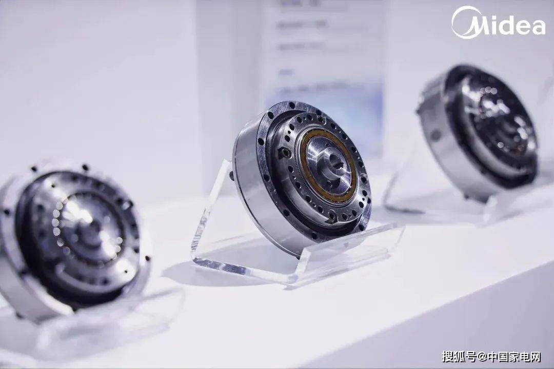 2023年东京国际机器人展览会上，美的工业技术展示高性能谐波减速机