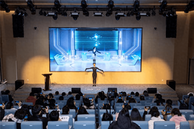 元宇宙虚拟现实应用教育高峰论坛在郑州举行