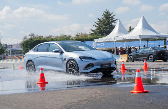 比亚迪海豹震撼登陆墨西哥市场:全球首款搭载CTB技术的电动车