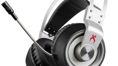 What should I do if the computer microphone makes a loud current when plugged in?