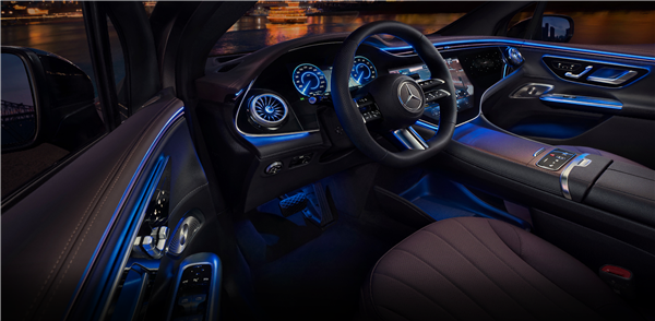 奔驰EQE SUV全新亮相，内外升级彰显科技魅力