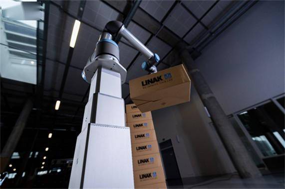 La solution innovante de LINAK pour les robots de levage a une fois de plus remporté le CMCD Award