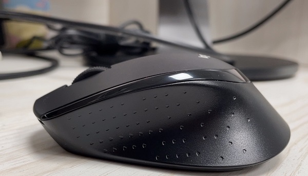 Compare the pros and cons of Logitech m185 and m280