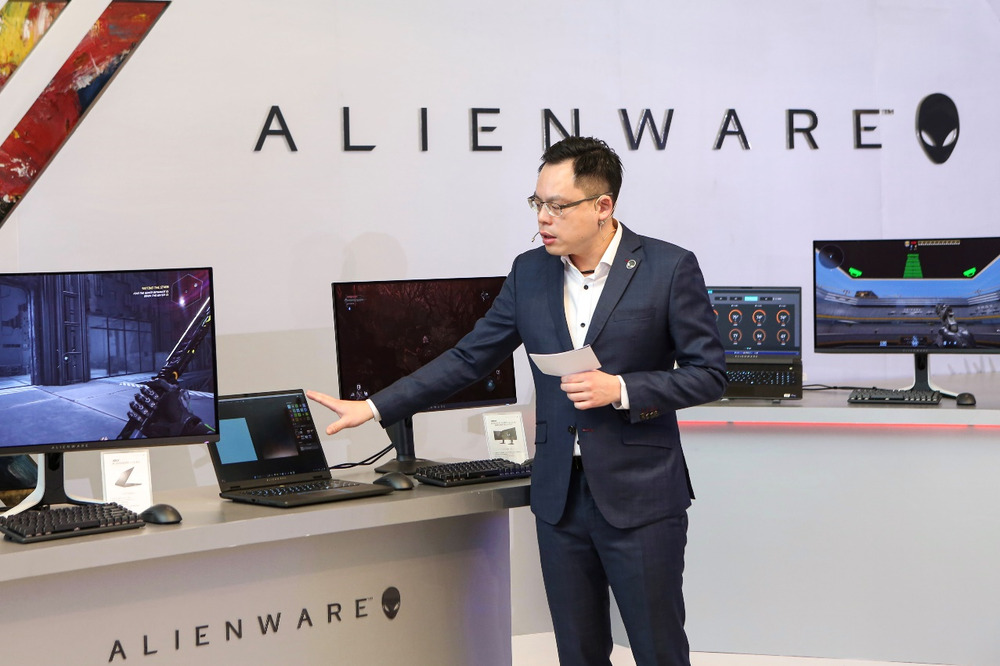 Buku nota ALIENWARE dinaik taraf secara berulang, prestasi luar biasa membolehkan pengalaman permainan lanjutan