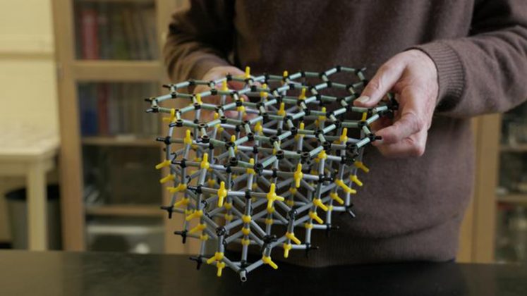 Pasukan Universiti Tianjin berjaya mencipta graphene semikonduktor berfungsi pertama