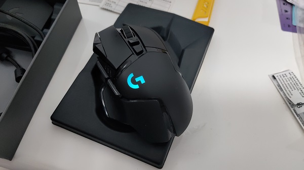 Which one is more suitable, Logitech G502 or G402?