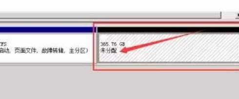 D ドライブが削除されたため、C ドライブの拡張ボリュームが灰色で表示されます。