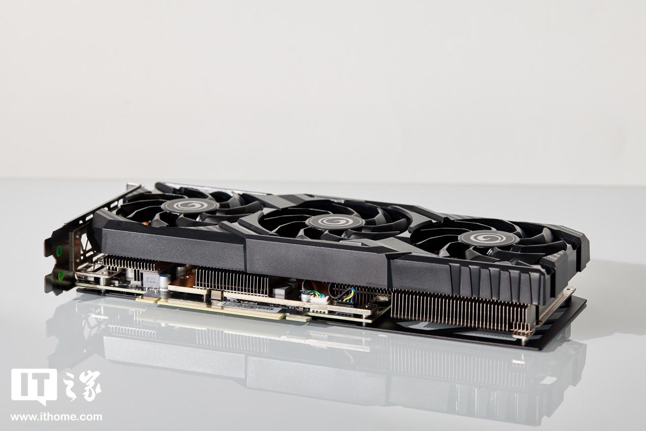 【IT之家评测室】影驰 GeForce RTX 4070 SUPER 大将显卡评测：明明是接替者，却想越级打野