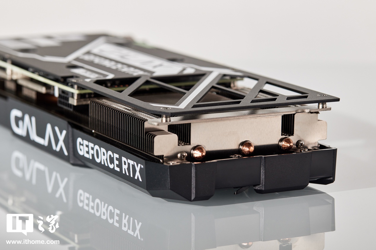 【IT之家评测室】影驰 GeForce RTX 4070 SUPER 大将显卡评测：明明是接替者，却想越级打野