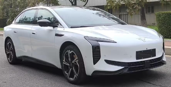 一汽福迪の新エネルギー動力電池プロジェクトが生産開始、紅旗電気自動車の世界記録樹立に貢献