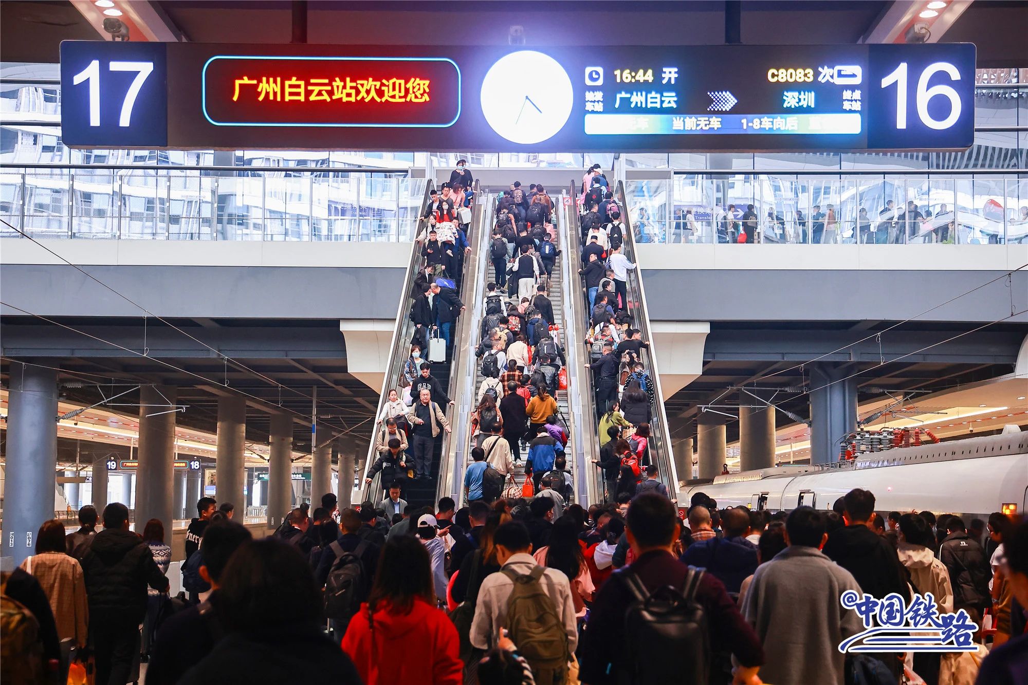 线上显示没有火车余票，但自助售票机有余票？12306 技术负责人解答