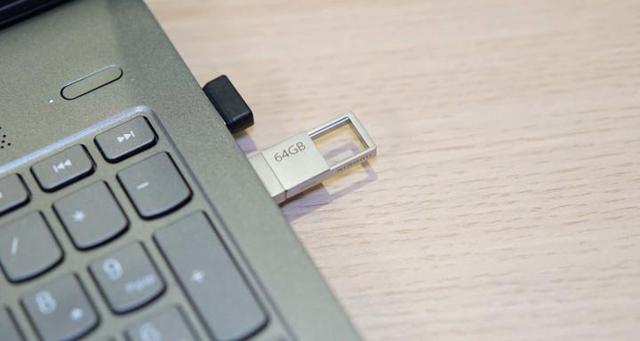 Bagaimana untuk menyediakan USB pada komputer