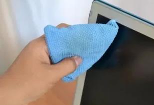 How to clean Apple laptop screen