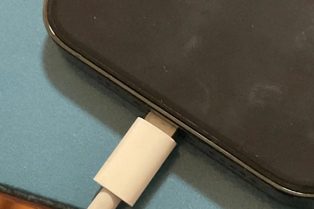 What should I do if my iPhone 15 suddenly cannot be charged?