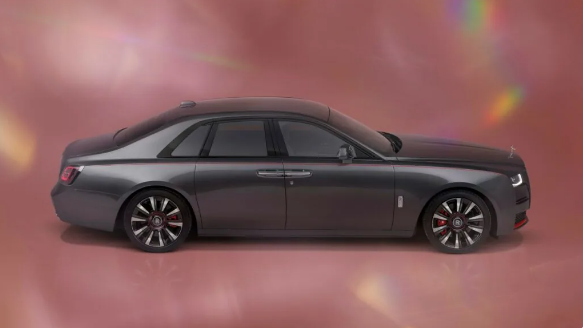 Cadeau du 120e anniversaire de Rolls-Royce, lédition limitée Ghost « Colorful Prism » est présentée en première mondiale