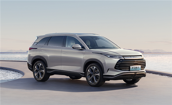 比亚迪护卫舰07荣耀版正式上市,售价17.98万元起,综合续航超1200公里