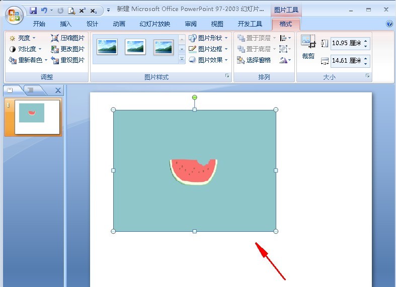 Bagaimana untuk menggabungkan teks dan gambar dalam PPT