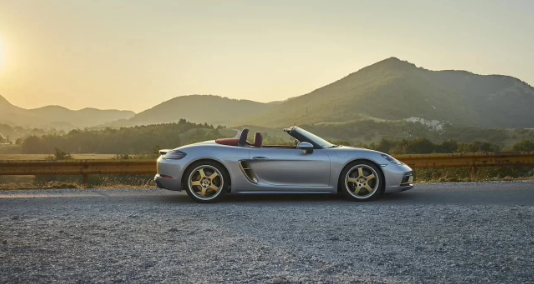 Porsche abandonne progressivement les voitures de sport à essence et la 718 purement électrique est sur le point de sortir