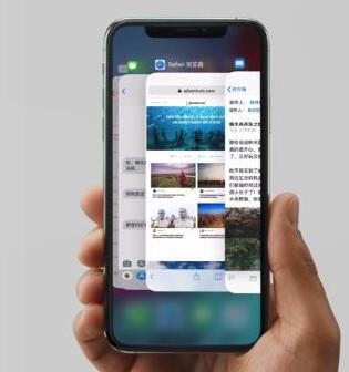 Langkah terperinci untuk membuka lokasi latar belakang pada iPhone 11