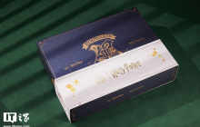 Redmi Pad Pro 哈利・波特版图赏：「霍格沃茨校徽」镌刻，收纳包变入学通知书