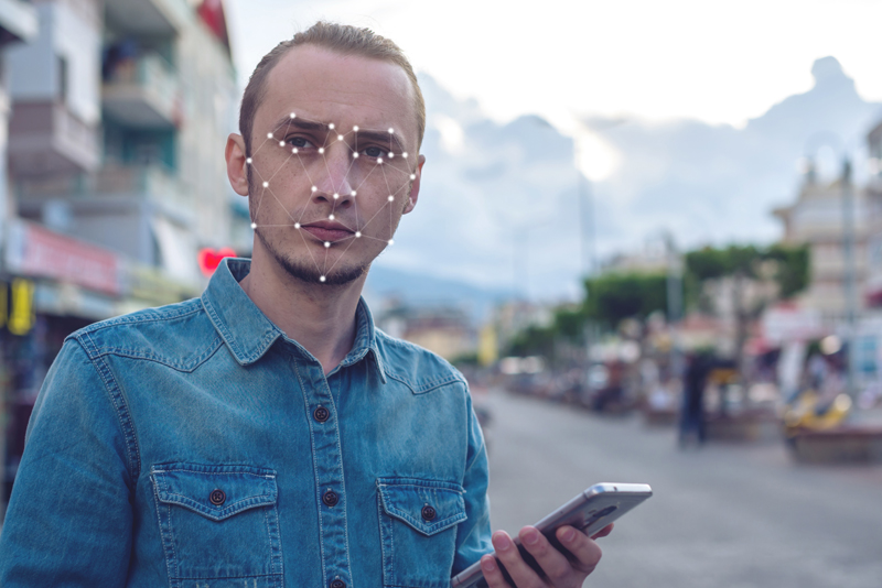 Les risques et les avantages de la technologie de reconnaissance faciale dans les immeubles de bureaux