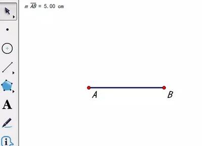 La méthode spécifique pour dessiner un segment de ligne de 5 cm de long sur le carnet de croquis géométrique