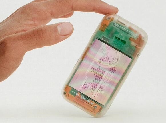 Retro-Trend! HMD und Heineken bringen gemeinsam ein Klapptelefon auf den Markt: transparentes Gehäusedesign