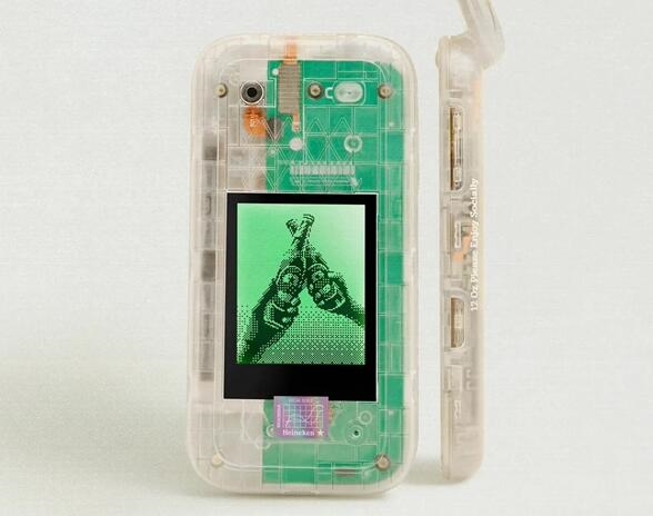 Retro-Trend! HMD und Heineken bringen gemeinsam ein Klapptelefon auf den Markt: transparentes Gehäusedesign