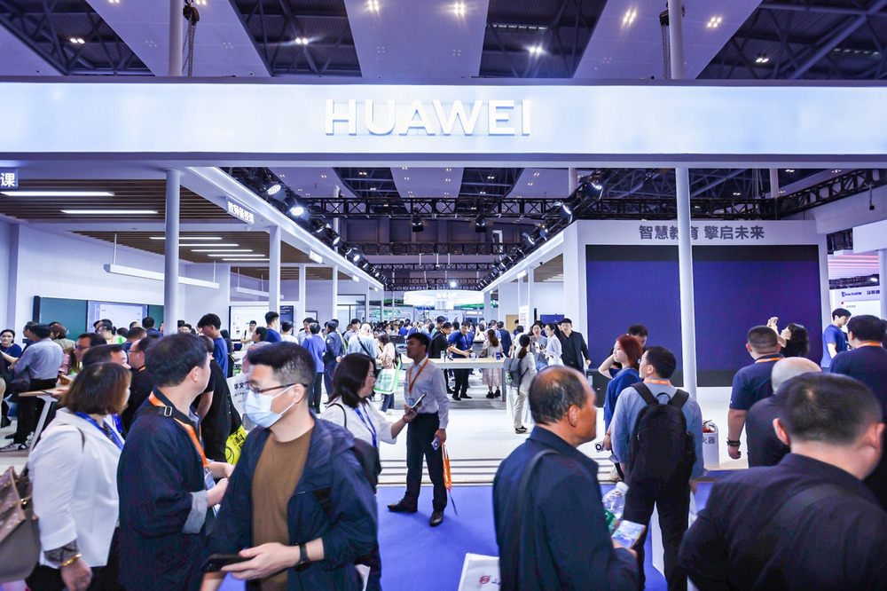 Huawei Qingyun contribue à la transformation de léducation numérique, avec des solutions de scénarios complets et de liaison complète dévoilées lors du 83e salon des équipements éducatifs