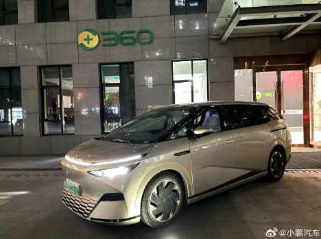 Der Technologie-Tycoon Zhou Hongyi verkauft sein Auto, um ein neues zu bekommen. Für wen wird er sich Ihrer Meinung nach entscheiden?