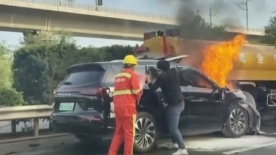 问界M7车主手册明确碰撞后可自动解锁 此前客服回应称无此功能