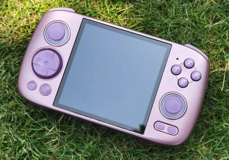 ANBERNIC RG Cube retro handheld console exposed: Unisoc T820