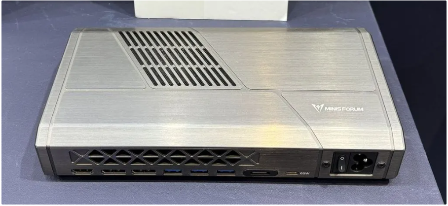 铭凡R3GAF外置显卡展示：搭载AMD RX 7600M XT，63Gbps高速传输