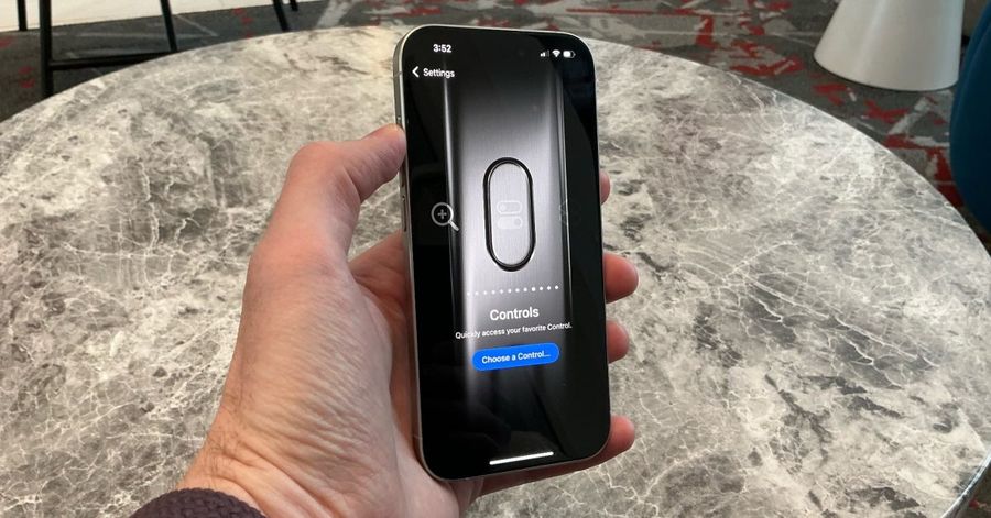 iOS 18 让苹果 iPhone 15 Pro / Max 操作按钮如虎添翼：深色 / 飞行模式等数十控件任你选