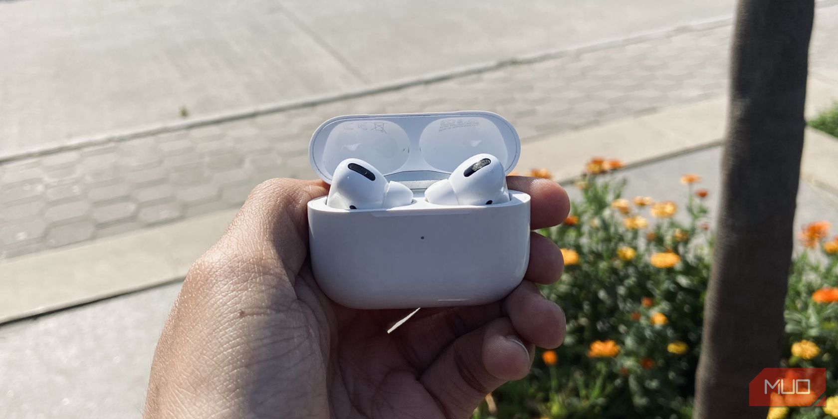 片方の AirPod がもう片方よりもうるさいのはなぜですか?これらの 4 つの修正を試してください