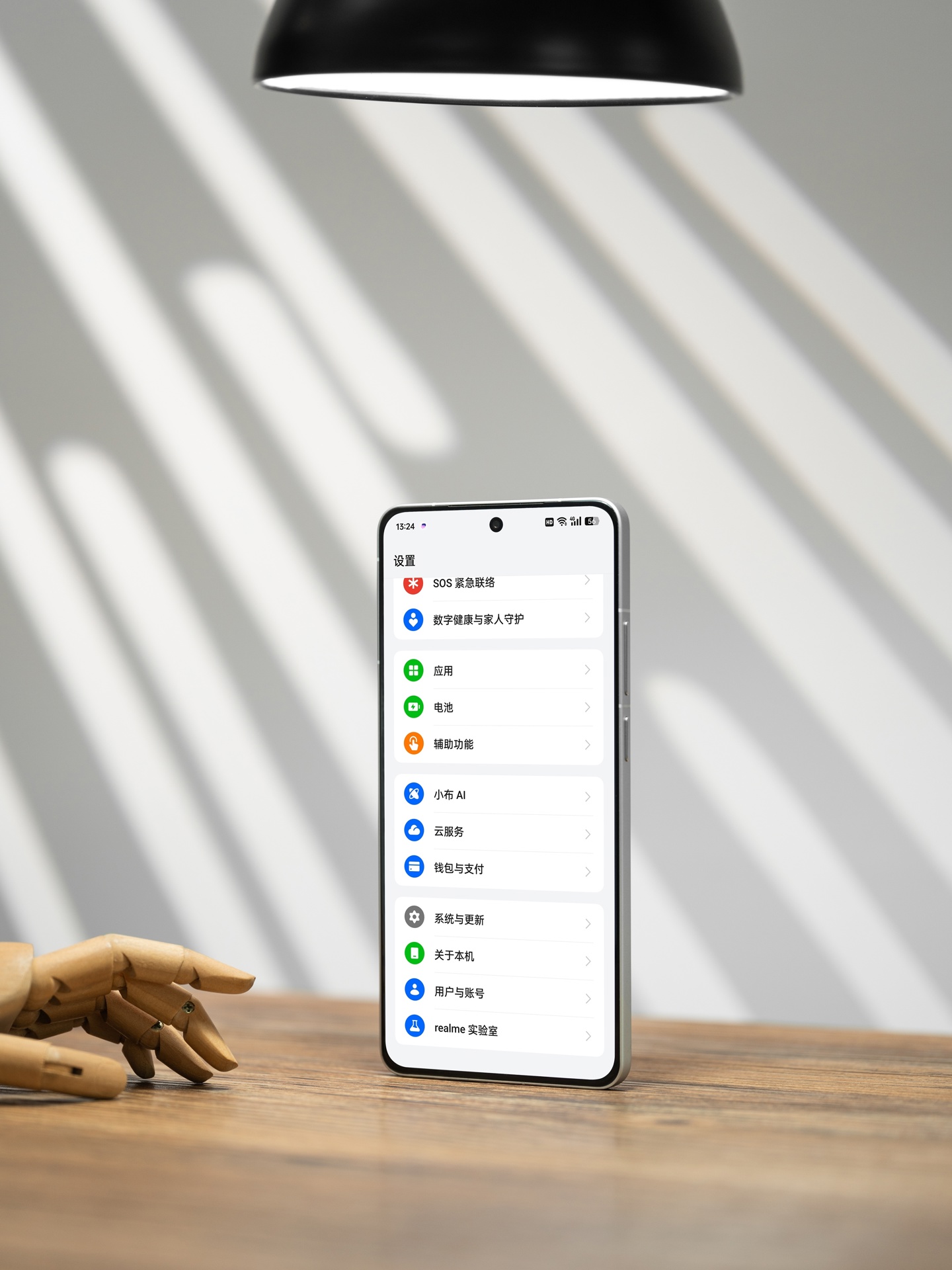 realme 真我 GT6 公布证件照及主要参数：矩形相机模组，骁龙 8 Gen 3 处理器