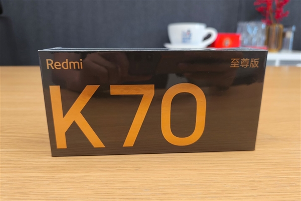 卢伟冰4个字评价redmi k70至尊版：产品很狠