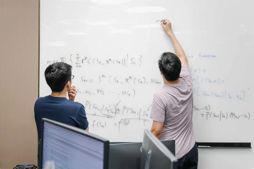 硬件战争、算力竞赛、天才博弈:量化内卷时代的破局者