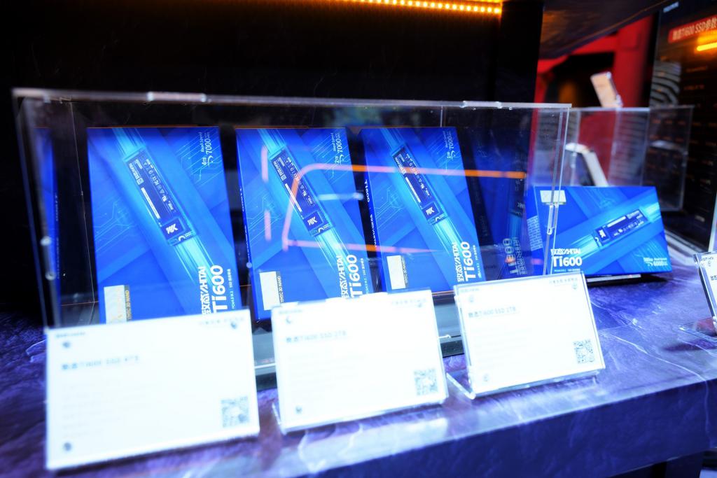 “悟空”味十足 buff 拉满 致态惊艳亮相 BW2024