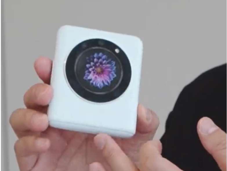 雷军秉持‘不做好不发布’原则,小米小折叠屏手机五年研发终成正果