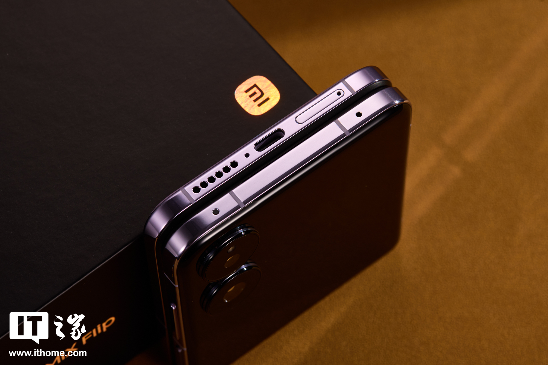 小米 MIX Flip 幻影紫图赏，比初代小米手机更大的外屏