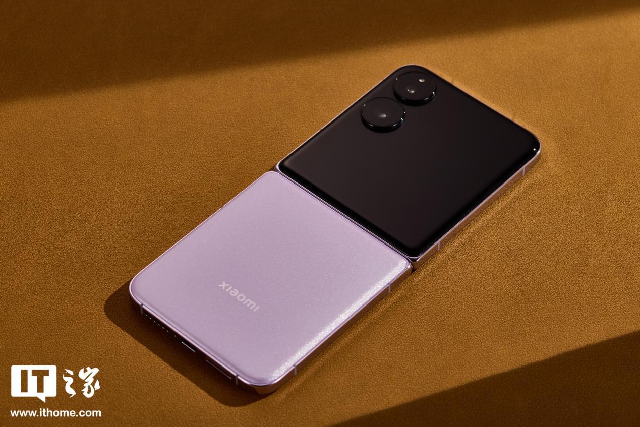 小米 MIX Flip 幻影紫图赏,比初代小米手机更大的外屏