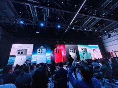 蔚来最强旗舰!全新NIO Phone发布:6499元起