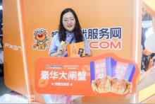 螃蟹账号反诈卷到CJ现场,一栗小莎子现身螃蟹游戏服务网展台