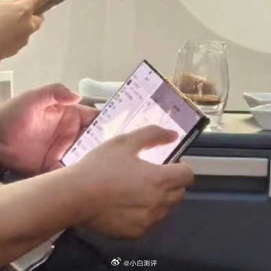 余承东“曝光”华为新机:三折叠屏设计,或支持手写笔操作!