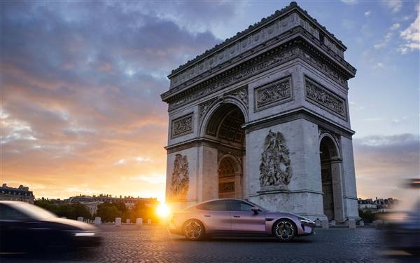 小米SU7巴黎壁纸上线!你的手机也该换新衣了?