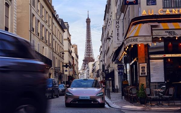 小米SU7巴黎壁纸上线!你的手机也该换新衣了?